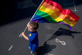 Лукашенко подписал закон об ответственности за «пропаганду гомосексуальных отношений, смены пола, педофилии и бездетности»