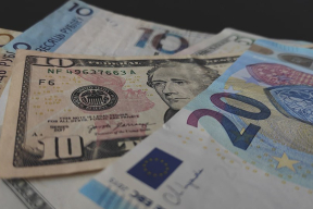 Зарплата в долларах выросла на 30%. Экономистка: «В беларуских рублях не все так радужно»