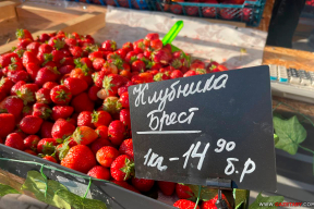 Фотофакт. Почем брестская клубника в Минске