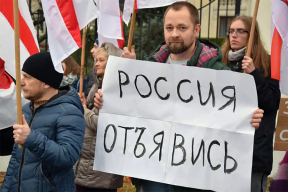 Руселік: «Бясконца доўга можна назіраць за тым, як цячэ вада, як гарыць агонь і як беларусы дружна насыпаюць за каўнер расейцам за «Белоруссию»